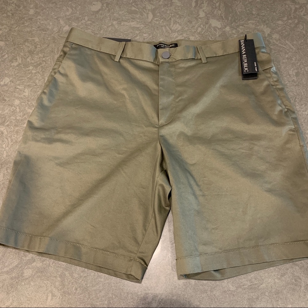 Banana Republic Aiden 9” Slim Core Temp Short *NWT
